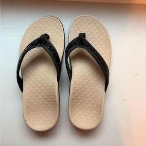 Women's Black Vionic Flip Flops